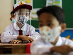 Тайланд, Индонез хязгаарлалтаа сулруулж байна