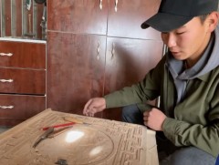 17 настай сийлбэрчин хүү тавилгын үйлдвэртэй болжээ