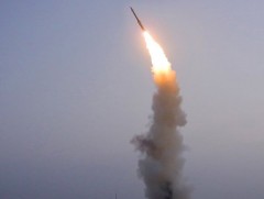 БНАСАУ шинэ загварын зенитийн пуужин туршсанаа мэдэгдэв 