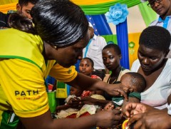 Кени улс хумхаа өвчний эсрэг вакциныг хэрэглэж эхэллээ