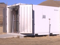 Нарны эх үүсвэрээр ажилладаг чингэлгэн хөргүүр зохион бүтээж ашиглаж байна