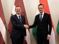 Унгар, Латвийн Гадаад хэргийн сайд уулзаж цагаачдын асуудлаар хэлэлцлээ