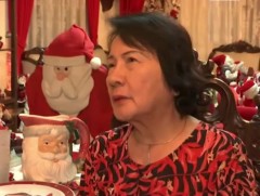 Санта Клаус цуглуулагч 75 настай эмэгтэй