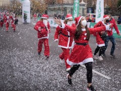 Мадридад Санта нар хандивын аян өрнүүлж, марафон зохион байгуулжээ 