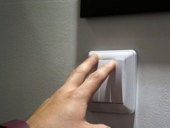 Эрчим хүчээ яагаад хэмнэхгүй байна вэ