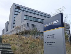 Гэмт хэрэгт холбогдоогүй иргэдийн хувийн мэдээллийг устгахыг Европолд даалгажээ