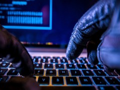 Украины Засгийн газрын вэб сайт руу халджээ 