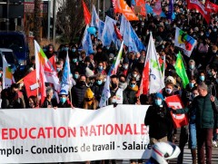 Франц улсад багш нар Засгийн газрын шийдвэрийг эсэргүүцэн ажил хаяжээ 