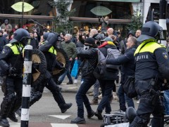 ХБНГУ-д хязгаарлалтын арга хэмжээг эсэргүүцсэн иргэдийн жагсаал болжээ