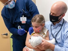 АНУ ирэх сараас 5 хүртэлх насны хүүхдүүдийг вакцинжуулах төлөвтэй байна