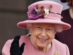 Их Британийн хатан хаан ковидын халдвар авчээ 