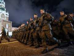 Москвад Ялалтын парадын шөнийн бэлтгэл болжээ  