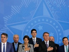 Сонгуулийн кампанит ажлын бэлтгэлээ базаах зорилгоор Бразилийн есөн сайд огцров