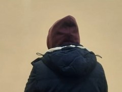 Хүнсний дэлгүүрийн цонхоор орж эд зүйлс хулгайлсан этгээдийг баривчиллаа