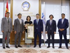 МҮОНРТ-ийн сэтгүүлч Ц.Санчирмаа “Хөгжилд хөтлөх хөрөнгийн зах зээл” нэвтрүүлгийн уралдааны шилдгээ..