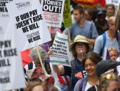 Их Британичууд цалингаа нэмэгдүүлэхийг шаардлаа 