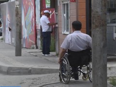 Явган хүний болон машин замын огтлолцол бүрт уналттай замыг уусгаж хийх ёстой