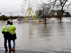 Сиднейд их хэмжээний бороо орсны улмаас оршин суугчдыг нүүлгэн шилжүүлж байна 