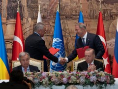 ОХУ, Украин улс Хар тэнгист гацсан үр тарианы экспортыг сэргээх гэрээ байгуулав