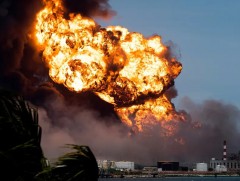 Кубын гал сөнөөгчид нефтийн агуулахад гарсан гал түймэртэй тэмцсээр байна 