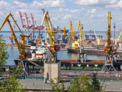 Украины боомтуудад 1,2 сая тонн ачаа бүхий 68 хөлөг байна 