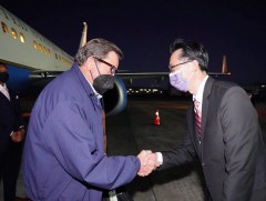 АНУ-ын конгрессийн гишүүд Тайваньд гэнэтийн айлчлал хийж байна 