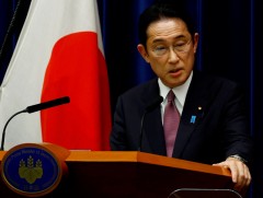 Японы ерөнхий сайд өнөөдөр танхимдаа халаа сэлгээ хийнэ