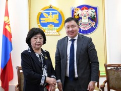 Япон улсын иргэн Таэко Иманагаг Улаанбаатар хотын “Хүндэт тэмдэг”-ээр шагналаа