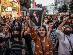 Ираны эрх баригчид зарим хотод интернет сүлжээг хаажээ 