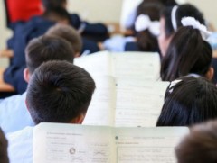 Багшийн мэргэжлийг сонгох залуус багасаж, сонгосон хэд нь салбараасаа дайжсаар байх уу