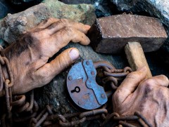 НҮБ: Орчин цагийн боолчлолд байгаа хүмүүсийн тоо 10 сая орчмоор нэмэгдсэн    