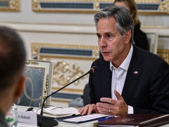 Украины Ерөнхийлөгч, АНУ-ын Төрийн нарийн бичгийн дарга нар Киев хотноо хэлэлцэв 