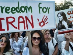 Дэлхийн эмэгтэйчүүд Ираны тэмцэгчдийг дэмжиж байгаагаа илэрхийлжээ 