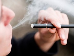 Электрон тамхи уушгины өвчлөл үүсгэдэг эсэхийг эрдэмтэд судалж эхэлжээ