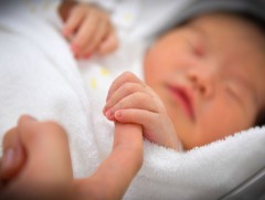 Япон улсад төрөлт урьд байгаагүй хэмжээнд хүрч буурчээ