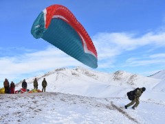 Параглайдерийн нисгэгчийн сургалтад Хил хамгаалах байгууллагаас хоёр эмэгтэй алба хаагч суралцаж б..