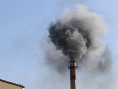 Баянхошууны Хөтөлд байрлах уурын зуух 180 айлыг дулаанаар хангадаг ч нүүрс түлж, орчноо бохирдуулдаг