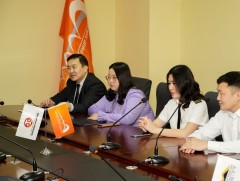 “Төмөр замын тээврийн менежмент” ангийн анхны төгсөгчид дипломоо гардан авлаа