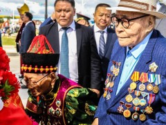 Дайн, байлдаанд оролцсон 52 ахмад дайчин байгаагаас хоёр нь эмэгтэй