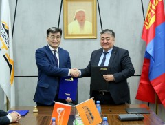 Төмөр замаар ачаа тээвэрлэх гэрээнд гарын үсэг зурлаа