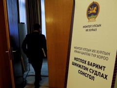 Нотлох баримтыг шинжлэн судлах хоёр дахь шатны өнөөдрийн сонсголд 18 гэрчийг дууджээ