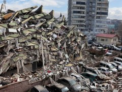 Үлэмж эвдрэл сүйдэл болон хүйтэн цаг агаар амьд үлдэгсдийг олж аврахад бэрхшээл учруулж байна 