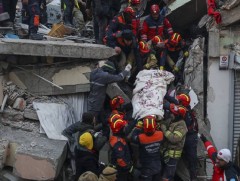 BBC: Турк, Сирийн газар хөдлөлтөд амь үрэгдсэн хүний тоо 28 мянга давжээ