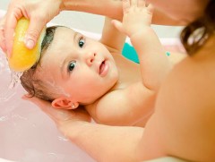 Нярай хүүхдийг усанд оруулахад юуг анхаарах вэ?