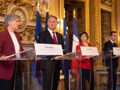 Франц, Австралийн Батлан хамгаалахын сайд нар Парист уулзлаа