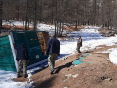 Тэрэлж орчмын газрын 94 нүхэн жорлонг нураав 