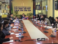 Хот, суурин газрыг дахин хөгжүүлэх хууль, тогтоомжийн хэрэгжилт, тулгарч буй бэрхшээлийг авч хэлэл..