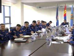 Цаг үеийн асуудлыг хэлэлцлээ