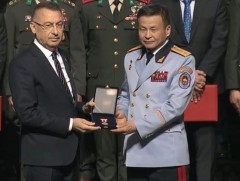 Бригадын генерал Б.Ууганбаярын БНТУ-ын Ерөнхийлөгчийн “Хүмүүнлэгийн үйлсийн хүндэт медаль”-аар шаг..