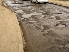 Замын эвдрэл нь ослын шалтгаан болж байна 